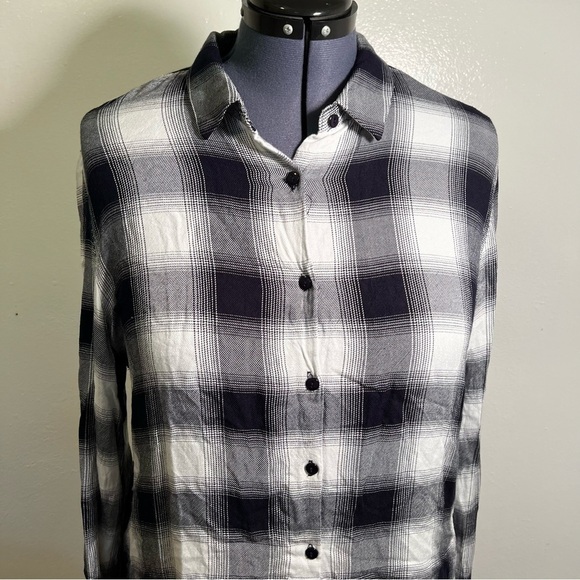 Chelsea & Theodore Button Down Flannel Shirt Black White Plaid - Picture 2 of 11